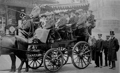 Day-Trippers-in-a-Horse-drawn-Charabanc-Hastings-1904.-Corner-Wellington-Square-and-Wellington-Place-looking-towards-Castle-Hill-Road.